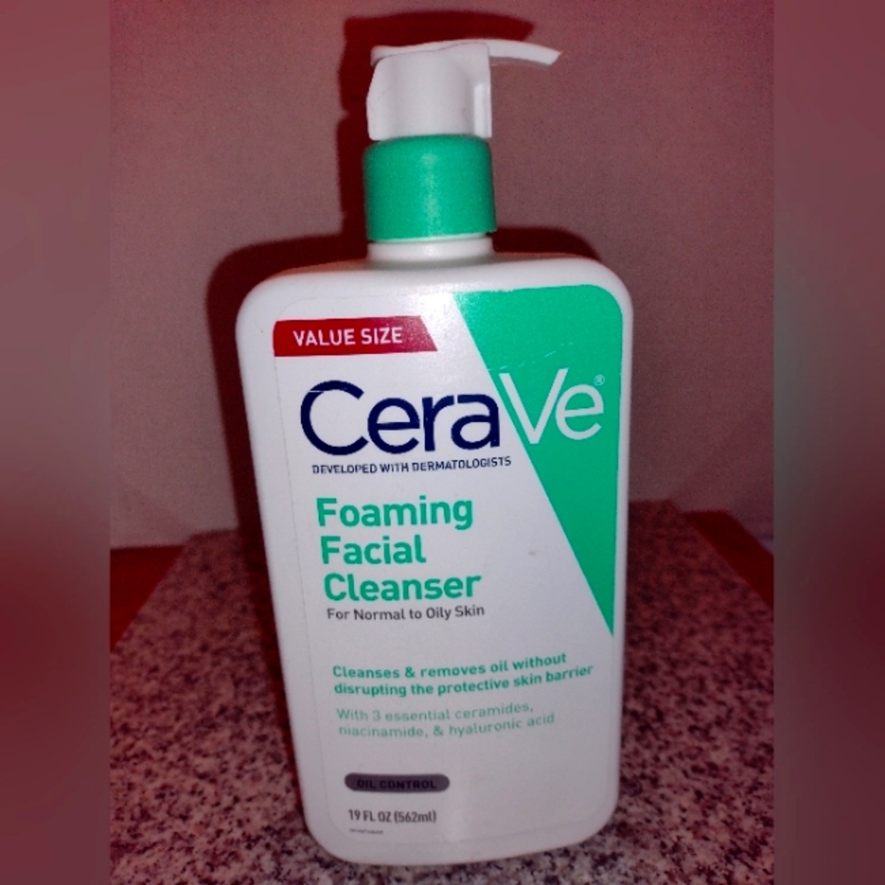 CeraVe Foaming Facial Cleanser (Normal to Oily Skin) 19 oz. New